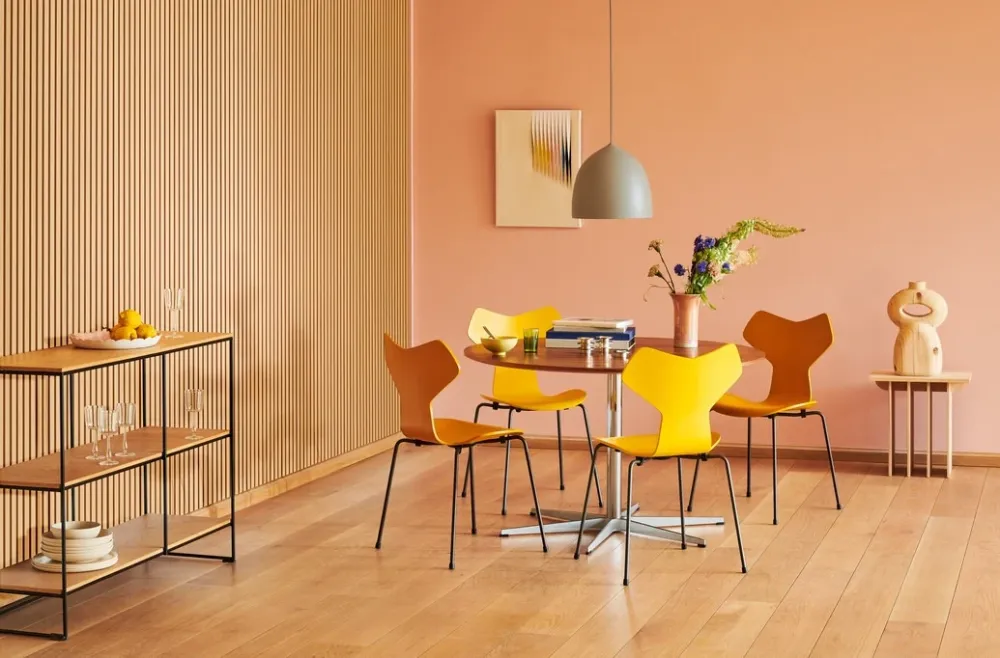 Fritz Hansen Grand Prix eetkamerstoel black ash coloured True Yellow