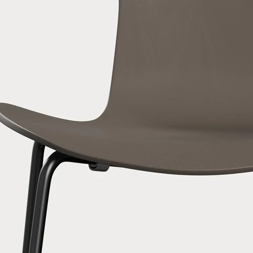 Fritz Hansen Grand Prix eetkamerstoel black ash coloured Deep Clay