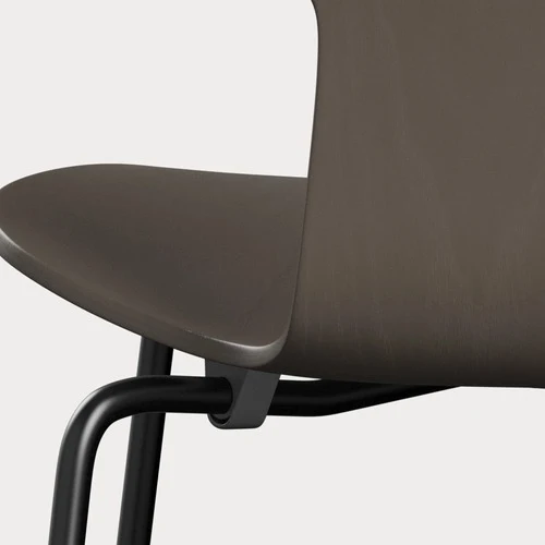 Fritz Hansen Grand Prix eetkamerstoel black ash coloured Deep Clay