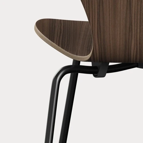 Fritz Hansen Series 7 Vlinderstoel barkruk H64 black clear lacquered walnut