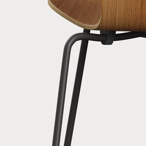 Fritz Hansen Series 7 Vlinderstoel barkruk H76 black clear lacquered elm