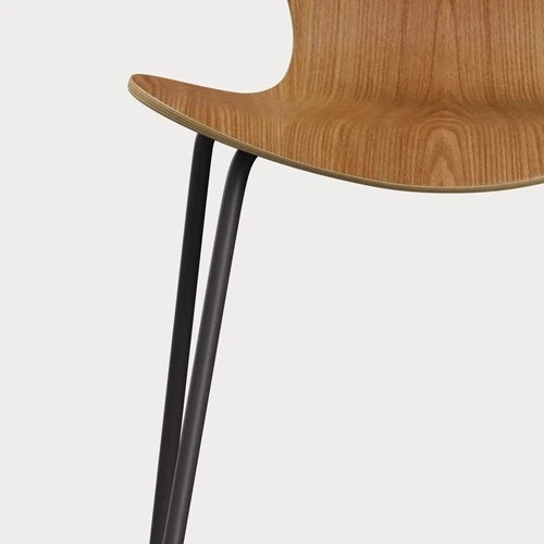 Fritz Hansen Series 7 Vlinderstoel barkruk H76 black clear lacquered elm