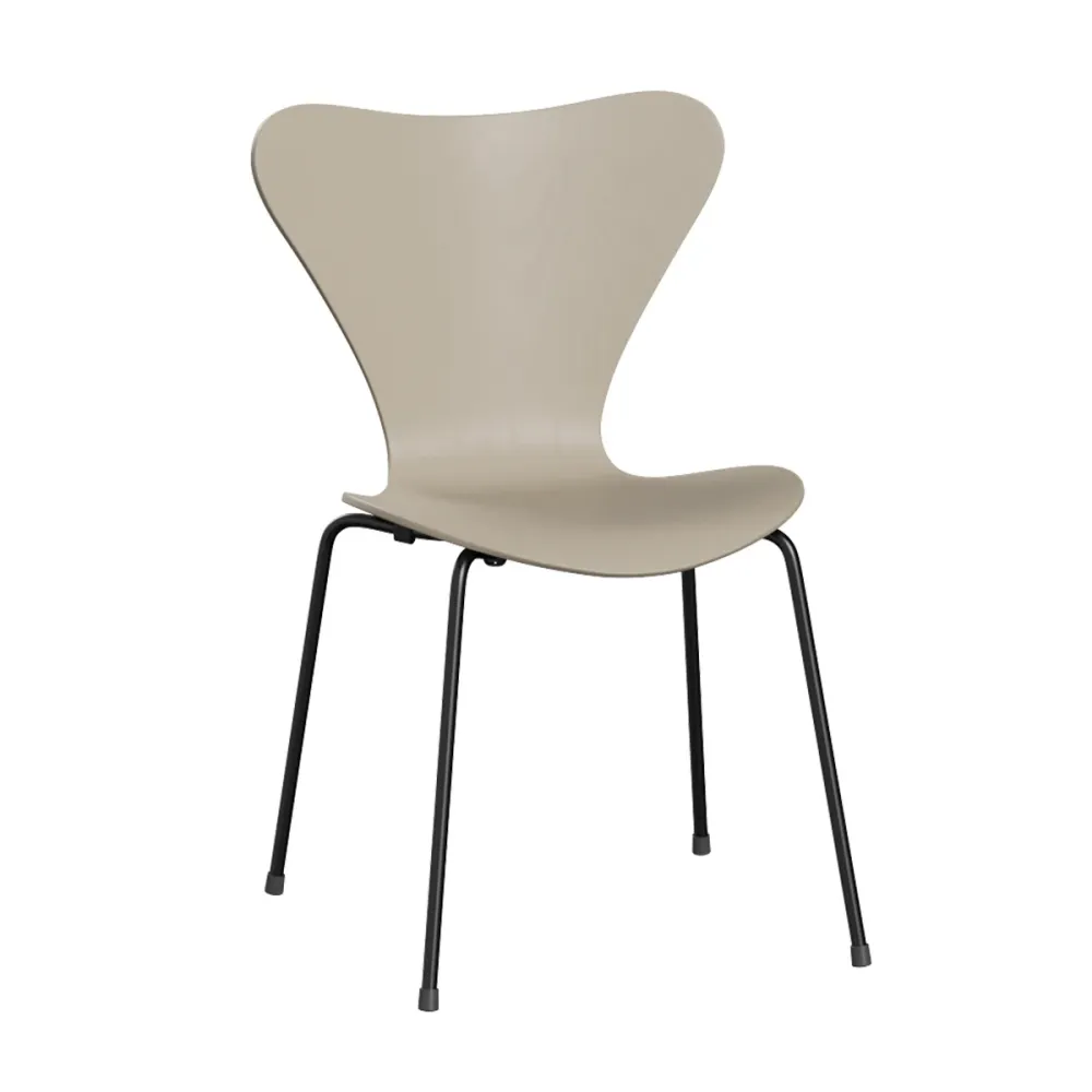Fritz Hansen Series 7 Vlinderstoel black ash coloured Light Beige