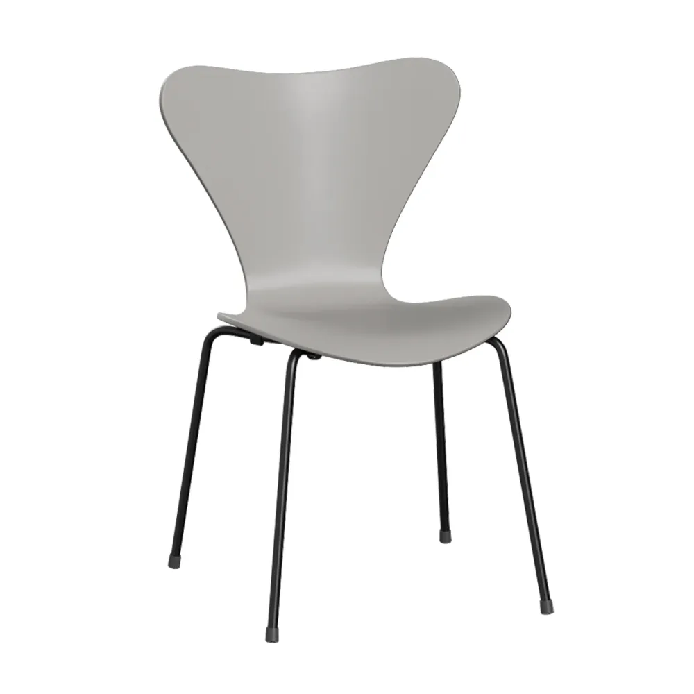 Fritz Hansen Series 7 Vlinderstoel black ash lacquered Nine Grey