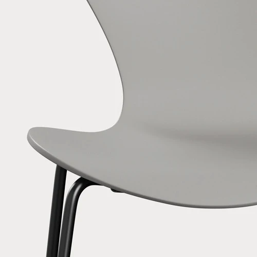 Fritz Hansen Series 7 Vlinderstoel black ash lacquered Nine Grey