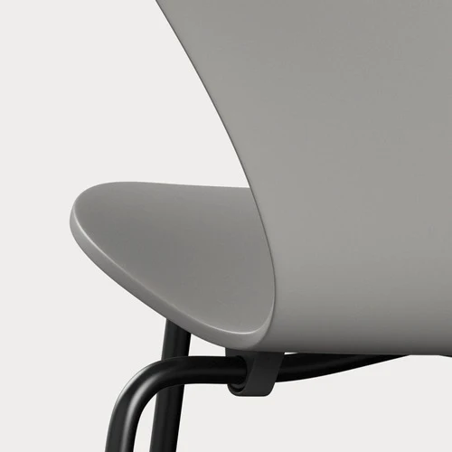 Fritz Hansen Series 7 Vlinderstoel black ash lacquered Nine Grey