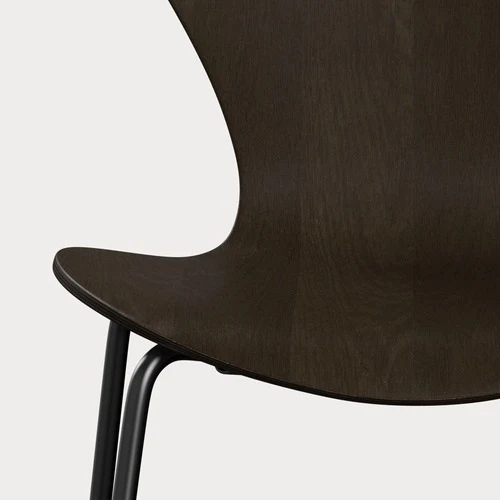 Fritz Hansen Series 7 Vlinderstoel black clear lacquered full dark stained oak