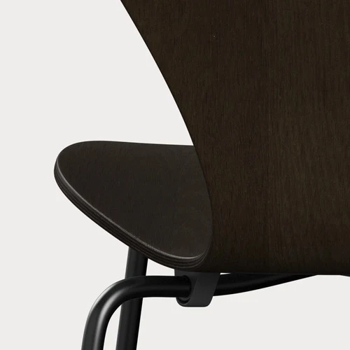 Fritz Hansen Series 7 Vlinderstoel black clear lacquered full dark stained oak