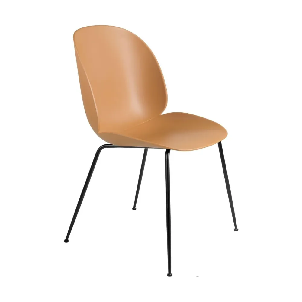 Gubi Beetle eetkamerstoel zwart staal Amber Brown