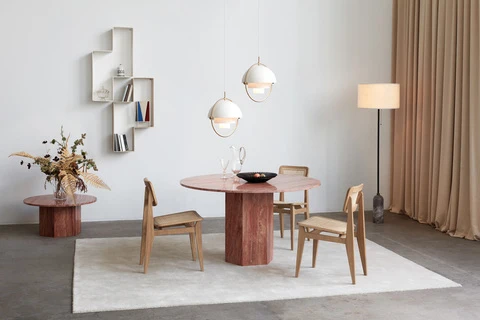 Gubi C-Chair eetkamerstoel matzwart gelakt eikenhout
