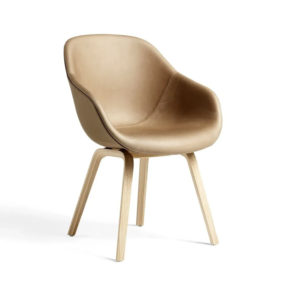 HAY About Chair AAC 123 eetkamerstoel gelakt eiken Sense Nougat