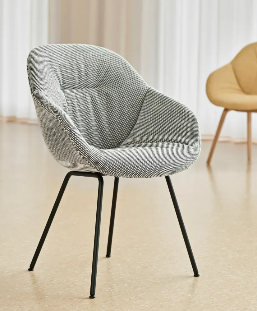 HAY About Chair AAC 127 Soft eetkamerstoel gestoffeerd Olavi 07 poot zwart