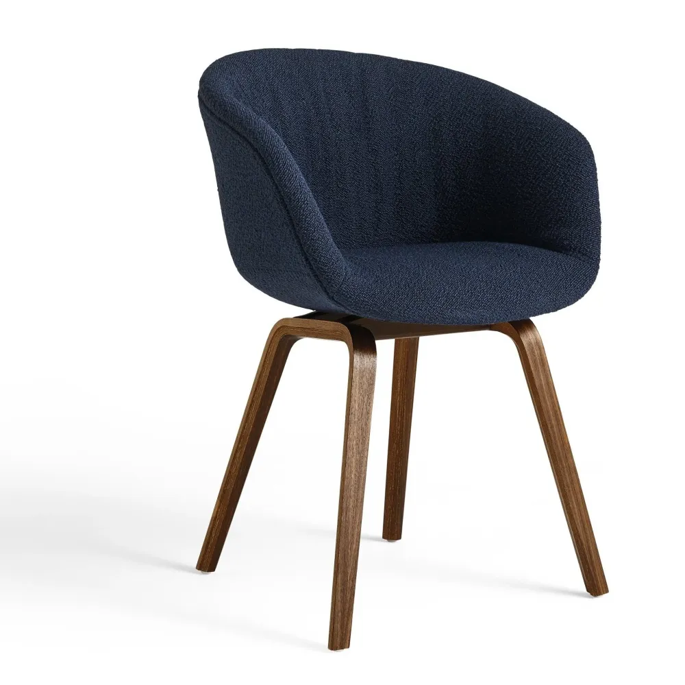HAY About Chair AAC 23 Soft eetkamerstoel gelakt walnoot Flamiber Dark Blue