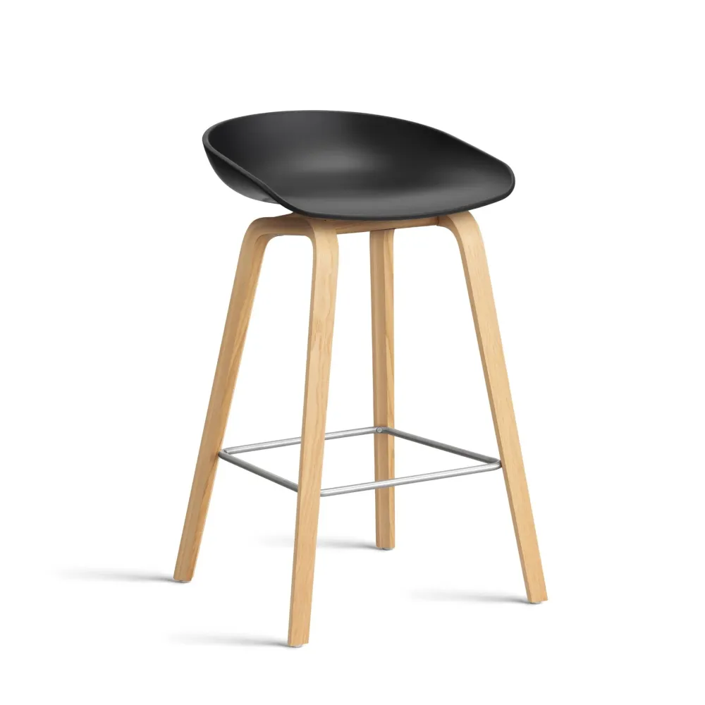 HAY About Stool AAS 32 barkruk H65 gelakt eiken Black 2.0