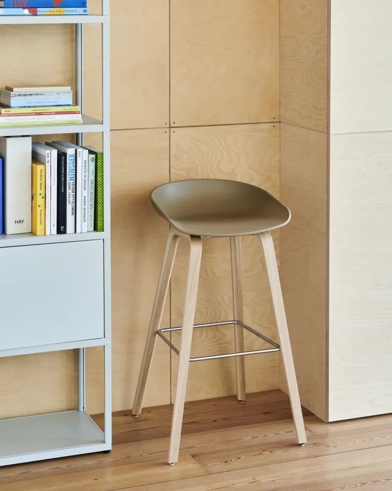HAY About Stool AAS 32 barkruk H65 walnoot Soft Brick 2.0
