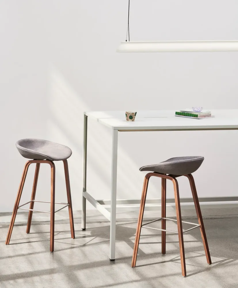 HAY About Stool AAS 33 barkruk H65 gelakt eiken gestoffeerd Divina Melange 120
