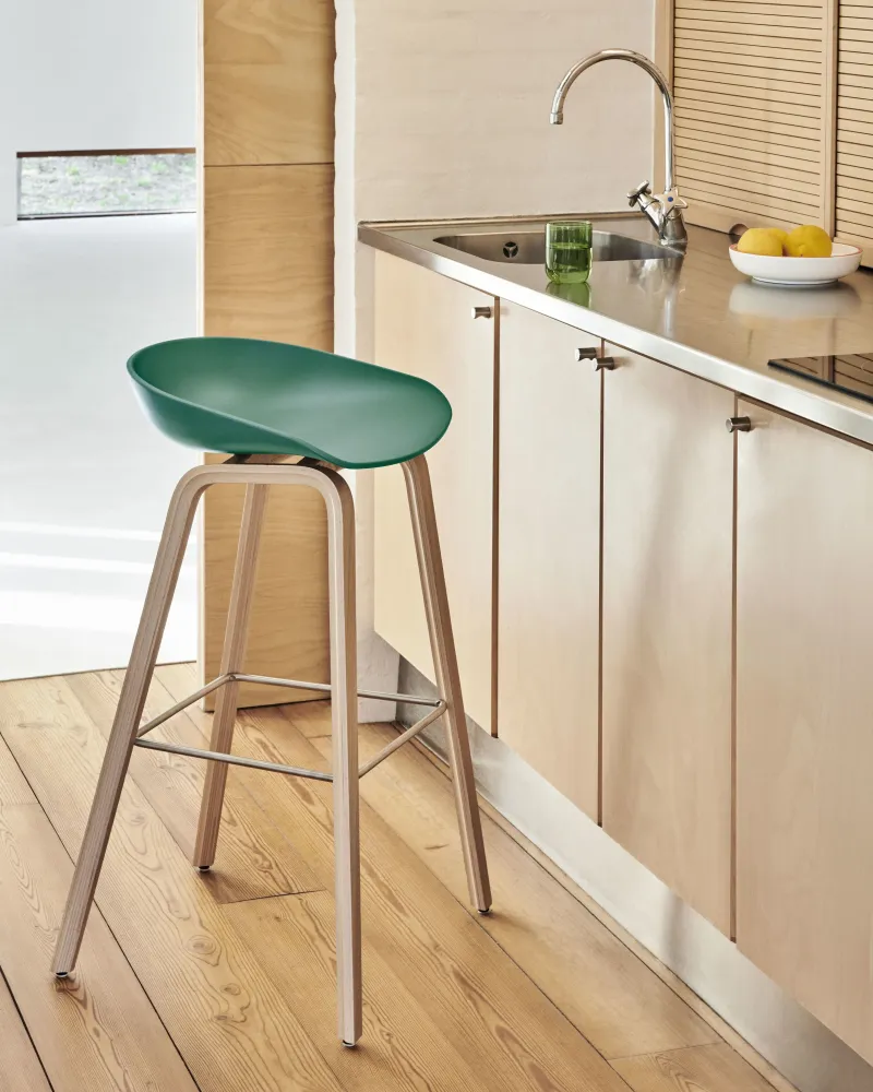 HAY About Stool AAS 32 barkruk H75 gelakt eiken Fall Green 2.0