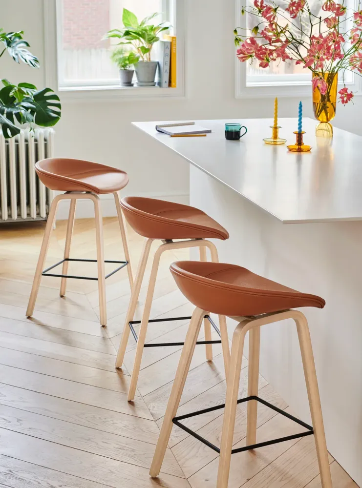 HAY About Stool AAS 33 barkruk H75 walnoot gestoffeerd Remix 152
