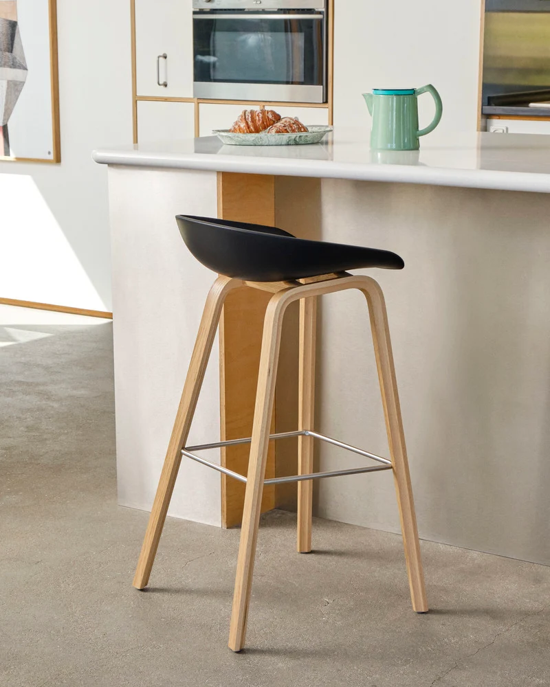 HAY About Stool AAS 32 barkruk H75 gelakt eiken Black 2.0