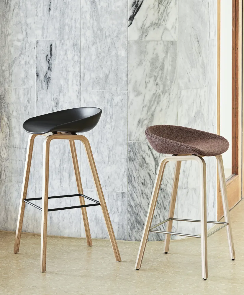 HAY About Stool AAS 32 barkruk H75 gelakt eiken Black 2.0