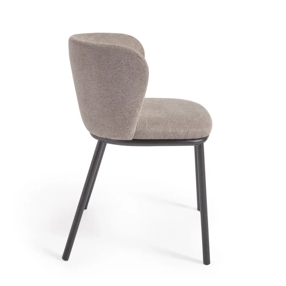 Kave Home Ciselia eetkamerstoel chenille Lichtbruin poot zwart