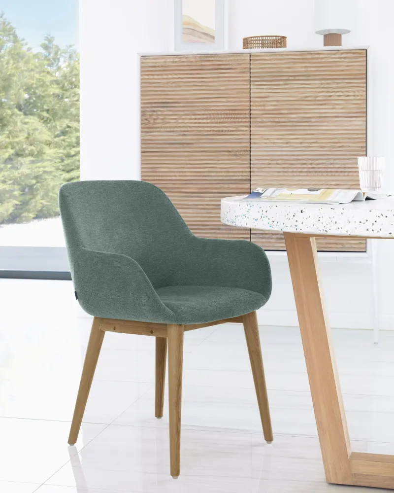 Kave Home Konna eetkamerstoel Groen poot hout