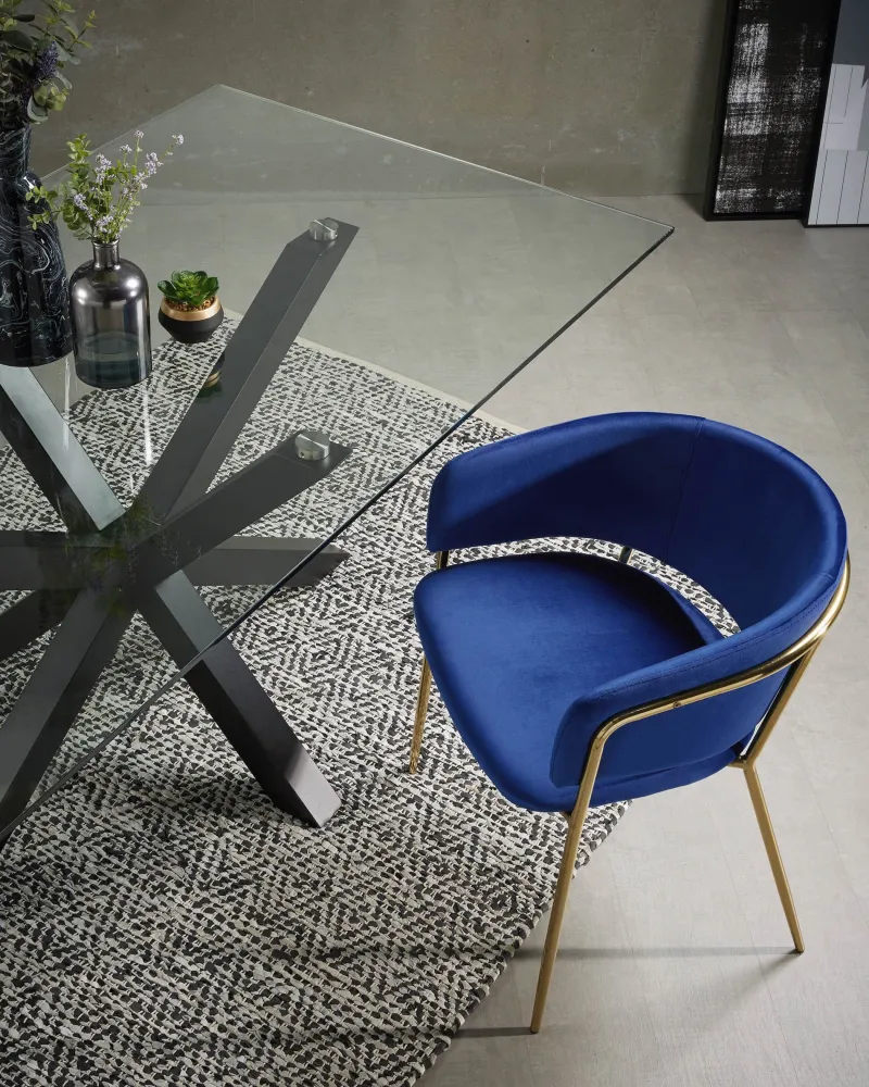 Kave Home Runnie eetkamerstoel Blauw poot goud