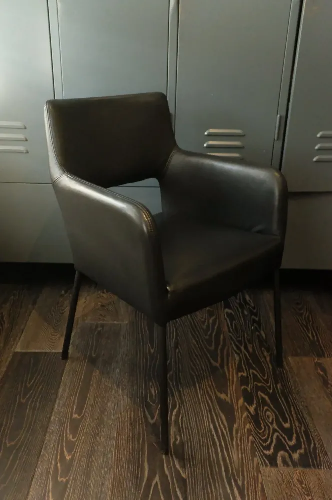 Kavel 84 stoel Dora