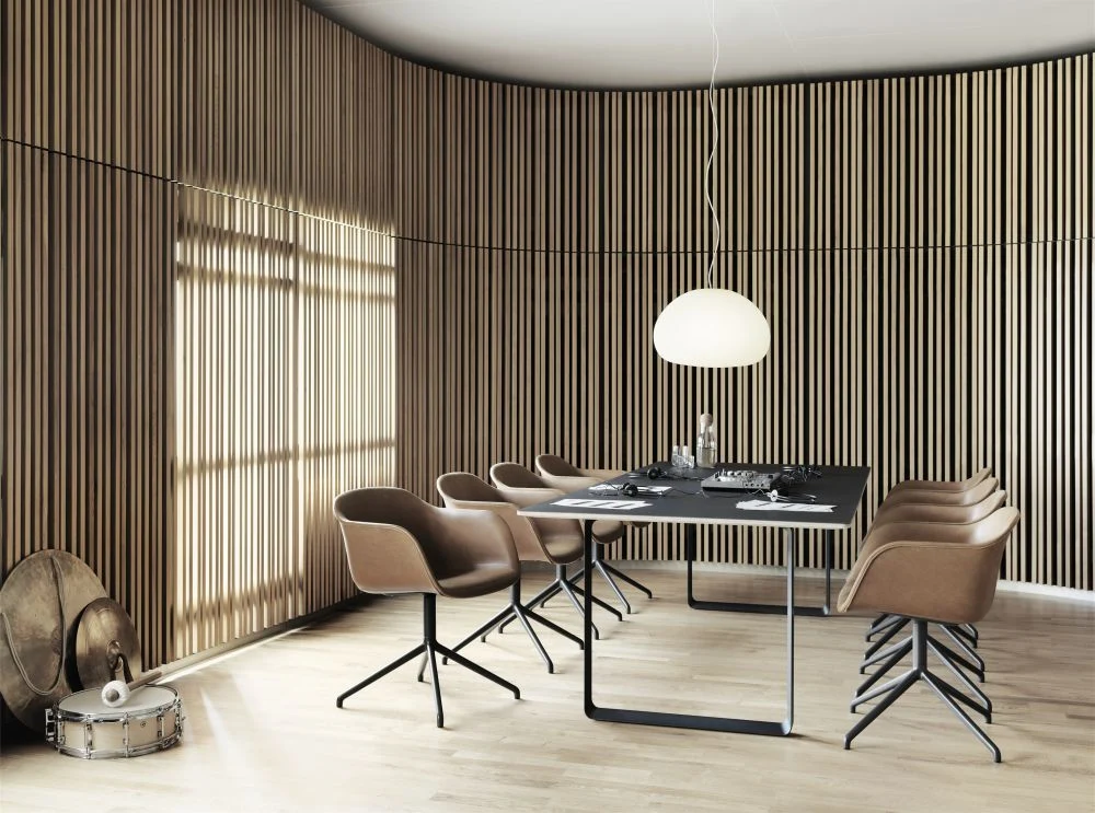 Muuto Fiber eetkamerstoel met arm Oker swivel