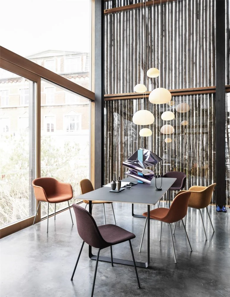 Muuto Fiber Side eetkamerstoel Wit vierpoot eikenhout