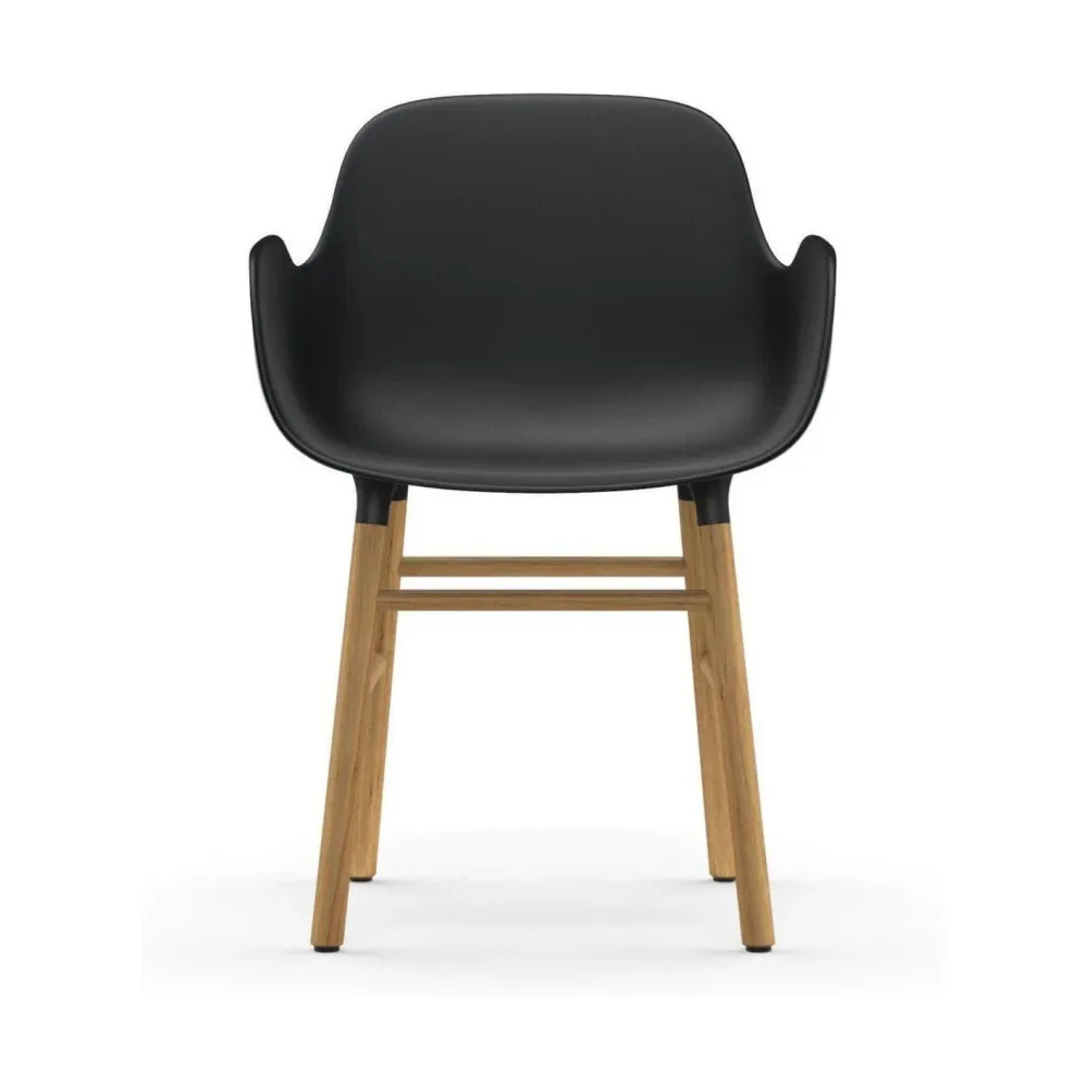 Normann Copenhagen Form armstoel Black vierpoot eikenhout