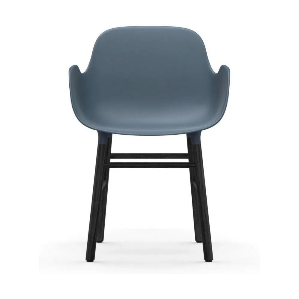 Normann Copenhagen Form armstoel Blue vierpoot zwart eikenhout