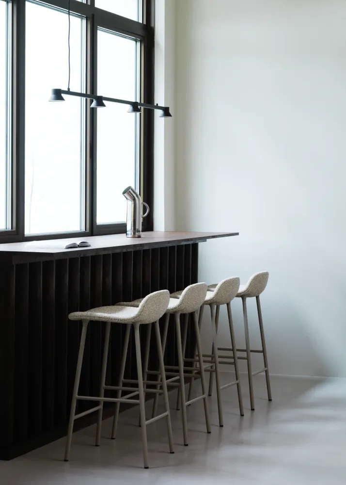 Normann Copenhagen Form barkruk H65 gestoffeerd Remix 133 vierpoot staal
