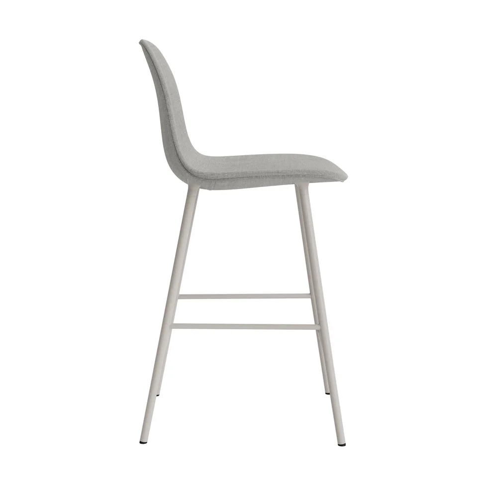 Normann Copenhagen Form barkruk H65 hoge rug gestoffeerd Remix 133 vierpoot staal