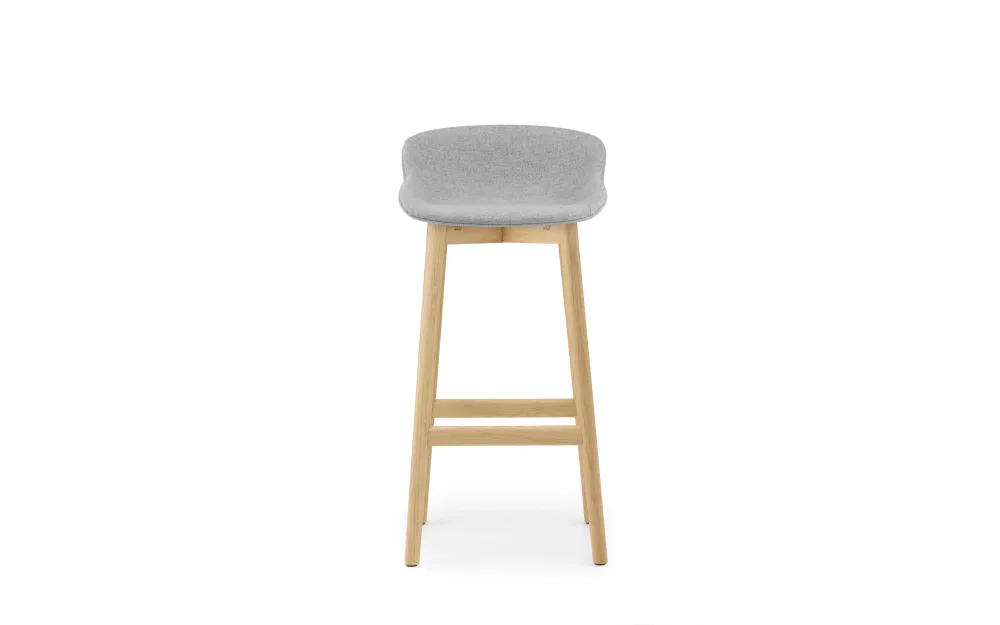 Normann Copenhagen Hyg barkruk H75 Grey gestoffeerd LDS08 eiken