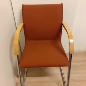 Vergaderstoel bruin Ahrends Slede stoel met chroom frame Office Comfort