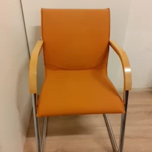 Vergaderstoel oranje Ahrends Slede stoel met chroom frame Office Comfort