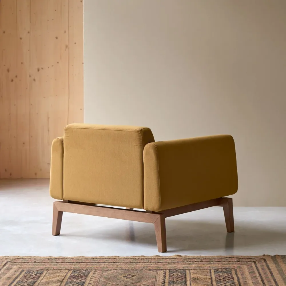 Tikamoon Fauteuil van massief eiken en mosterdgele stof - Mosterd