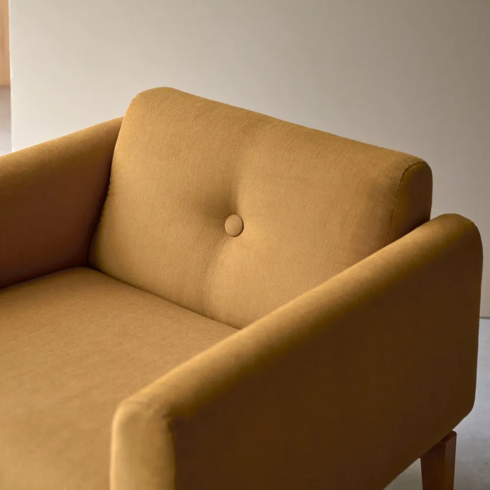 Tikamoon Fauteuil van massief eiken en mosterdgele stof - Mosterd