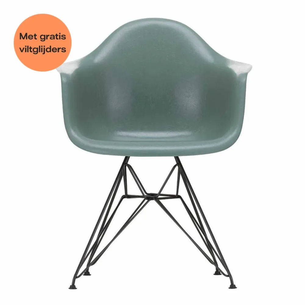 Vitra Eames DAR Fiberglass eetkamerstoel met arm Sea Foam Green zwart gepoedercoat