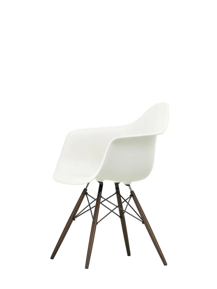 Vitra Eames DAW eetkamerstoel met arm White donker esdoorn