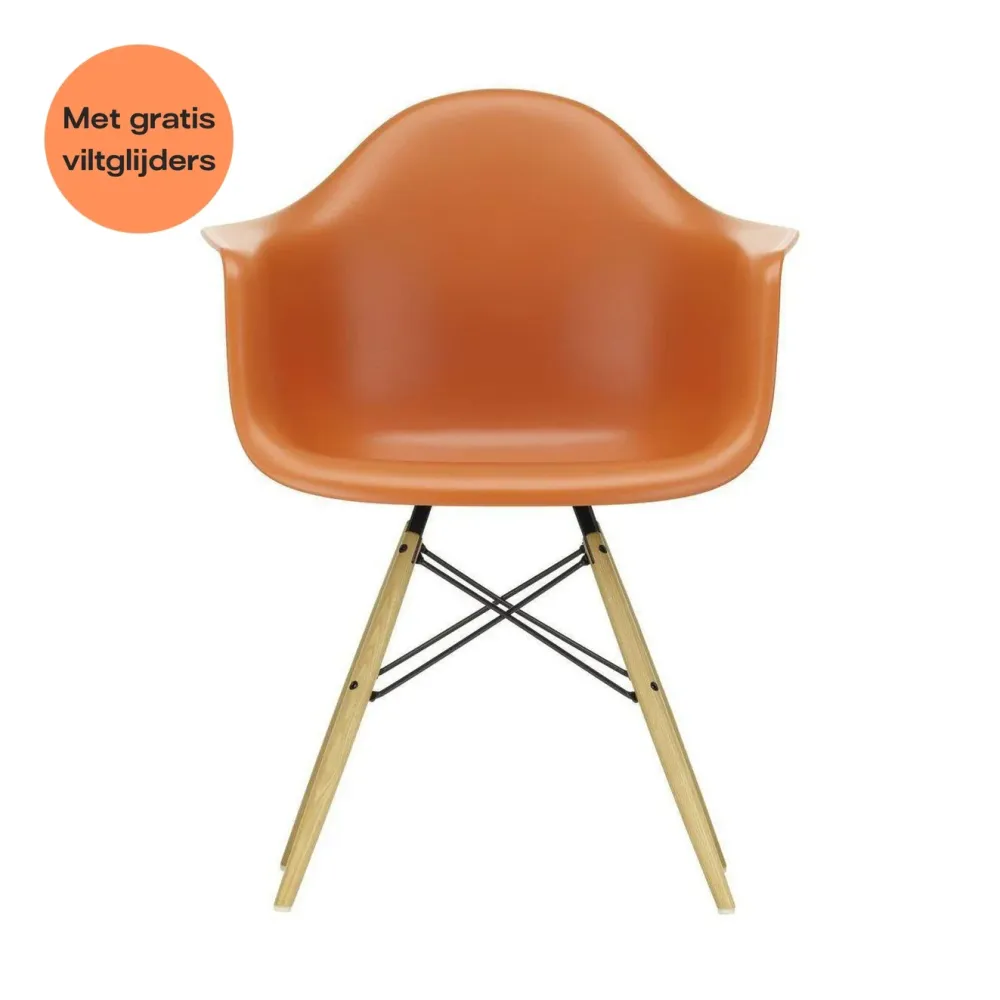Vitra Eames DAW eetkamerstoel met arm Rusty Orange essen