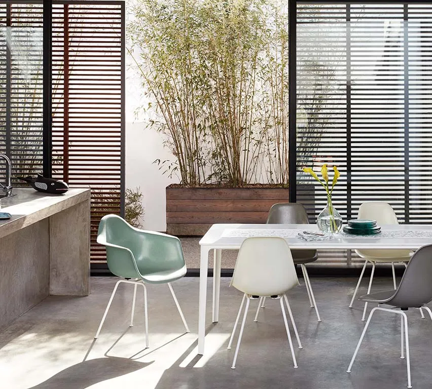 Vitra Eames DAX eetkamerstoel met arm Mustard zwart gepoedercoat