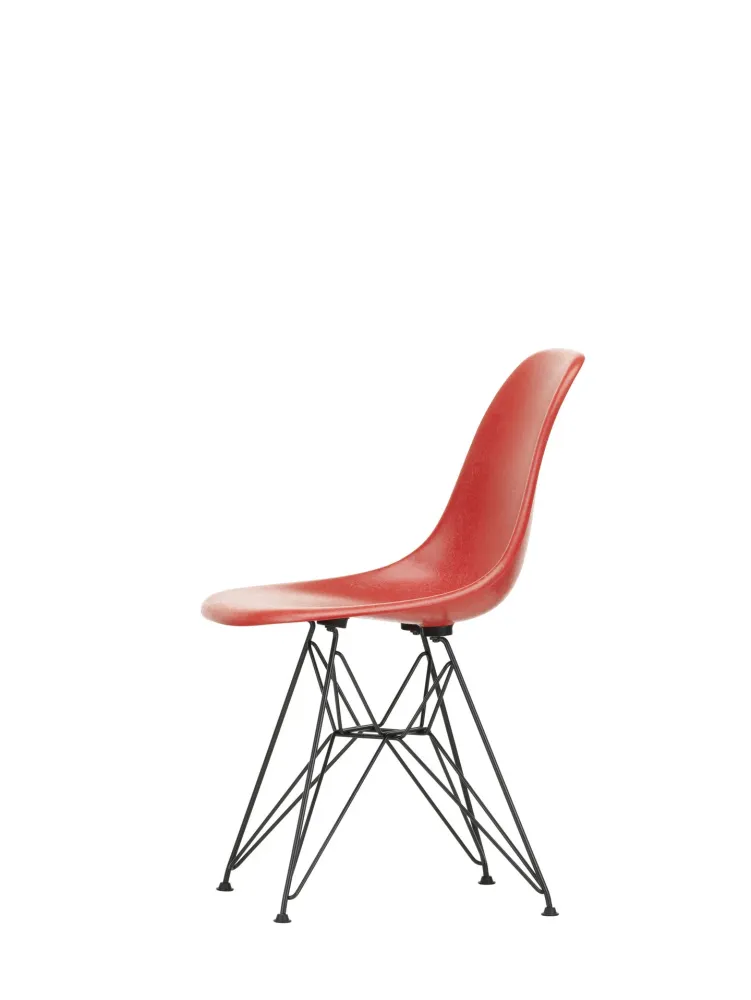 Vitra Eames DSR Fiberglass eetkamerstoel Classic Red zwart gepoedercoat