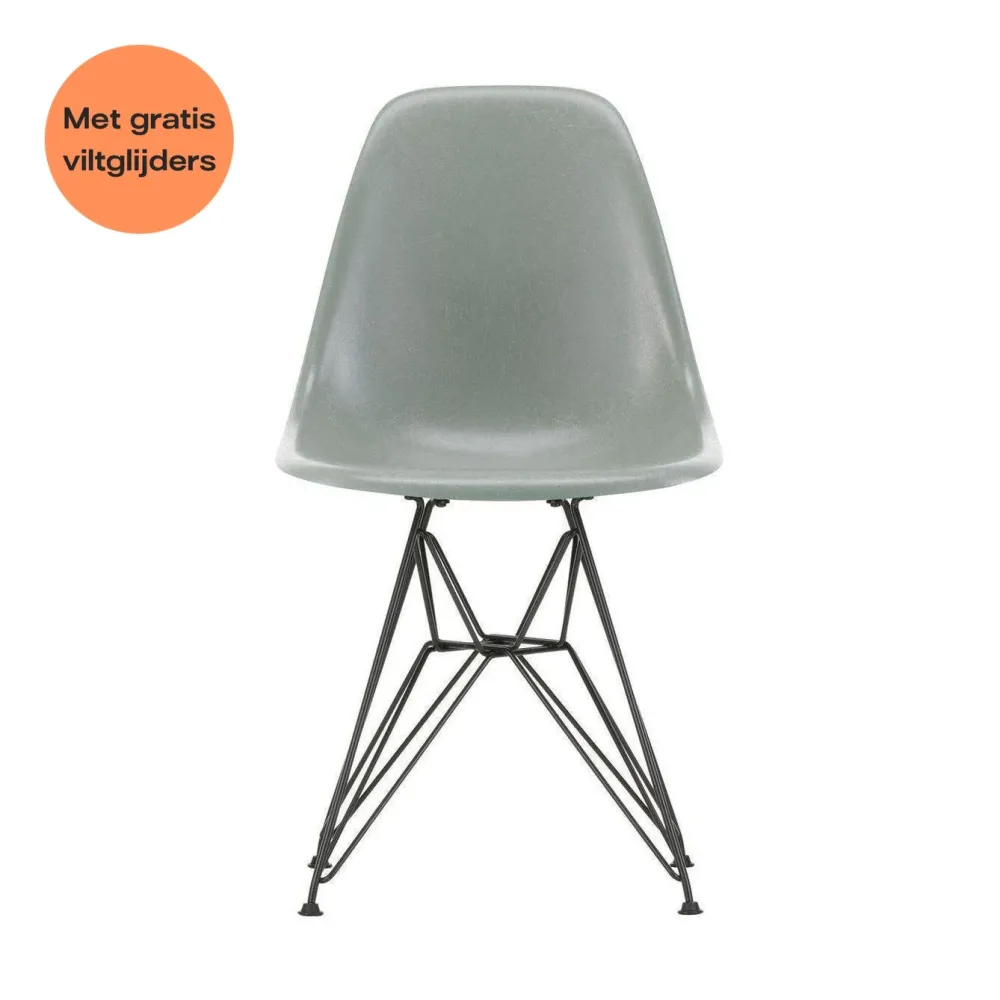 Vitra Eames DSR Fiberglass eetkamerstoel Sea Foam Green zwart gepoedercoat