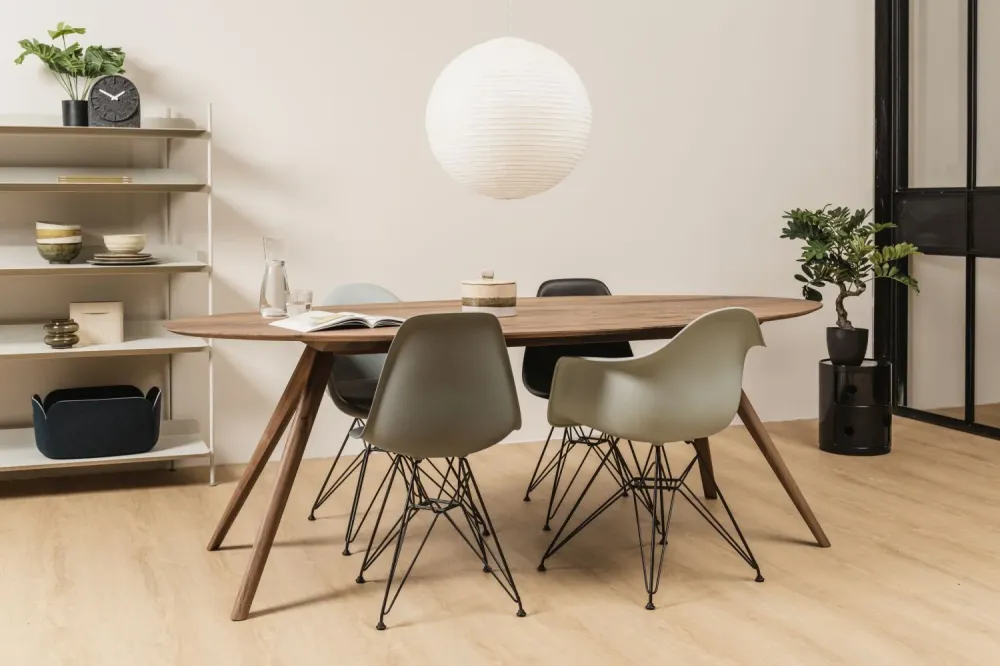 Vitra Eames DSR Fiberglass eetkamerstoel Sea Foam Green zwart gepoedercoat