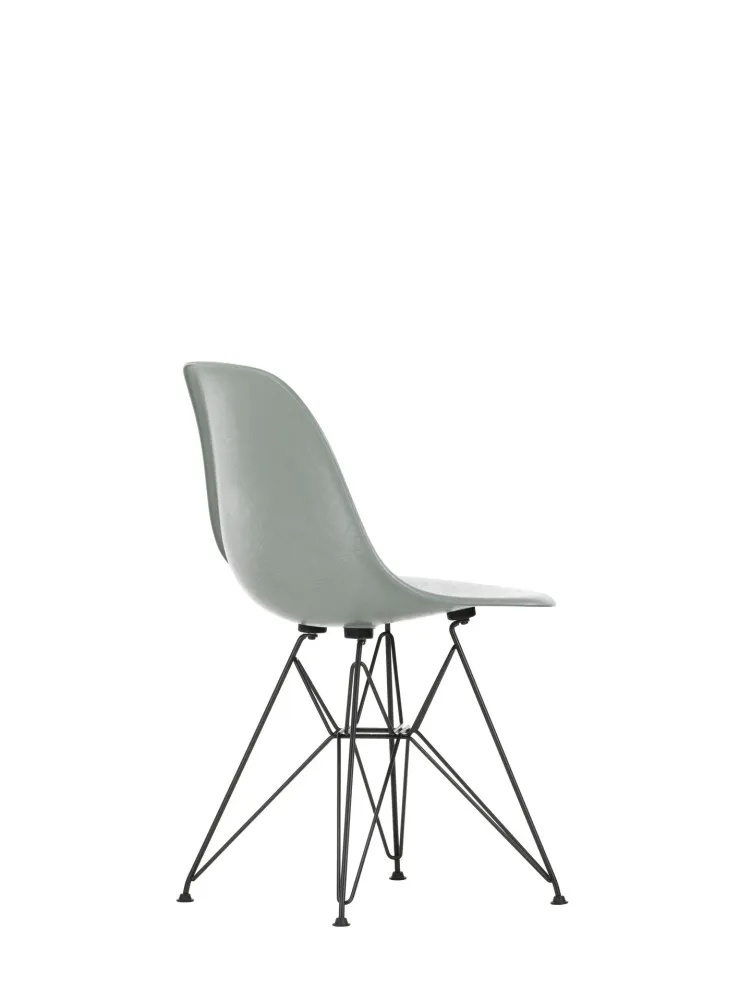 Vitra Eames DSR Fiberglass eetkamerstoel Sea Foam Green zwart gepoedercoat