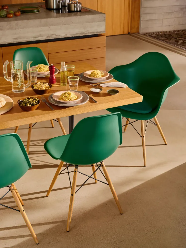 Vitra Eames DSW eetkamerstoel Sea Blue esdoorn