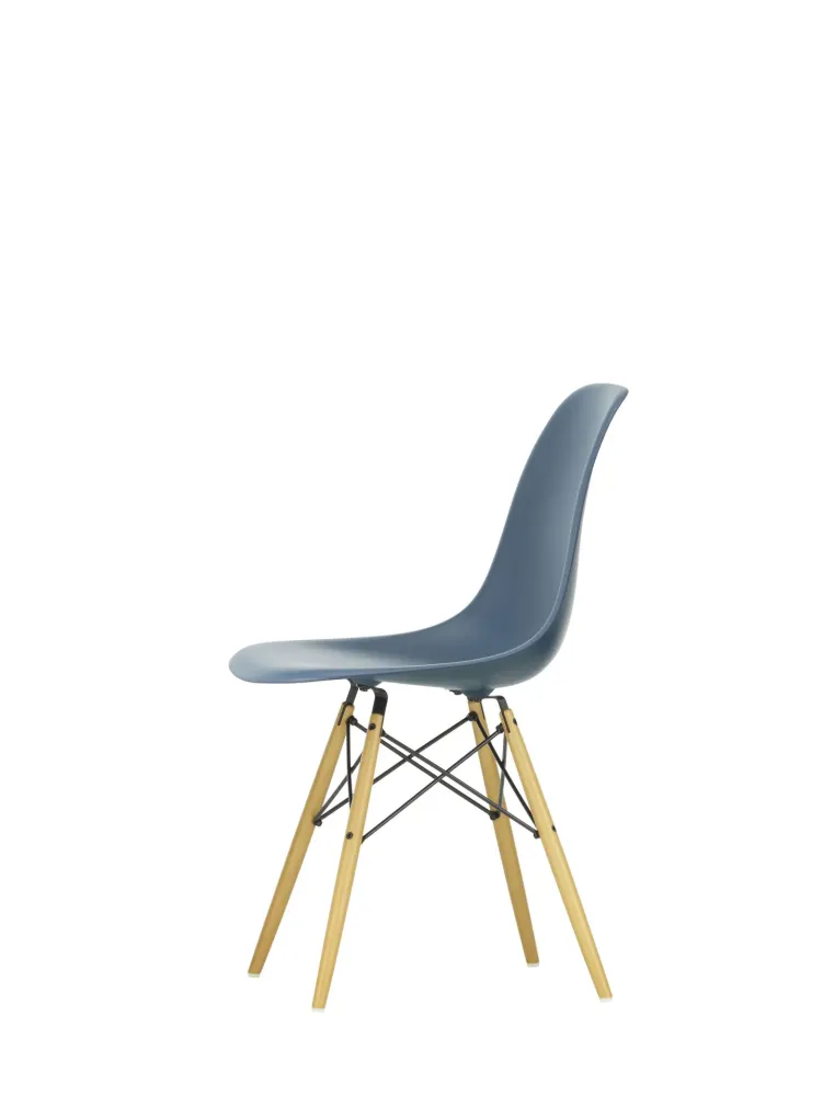Vitra Eames DSW eetkamerstoel Sea Blue esdoorn