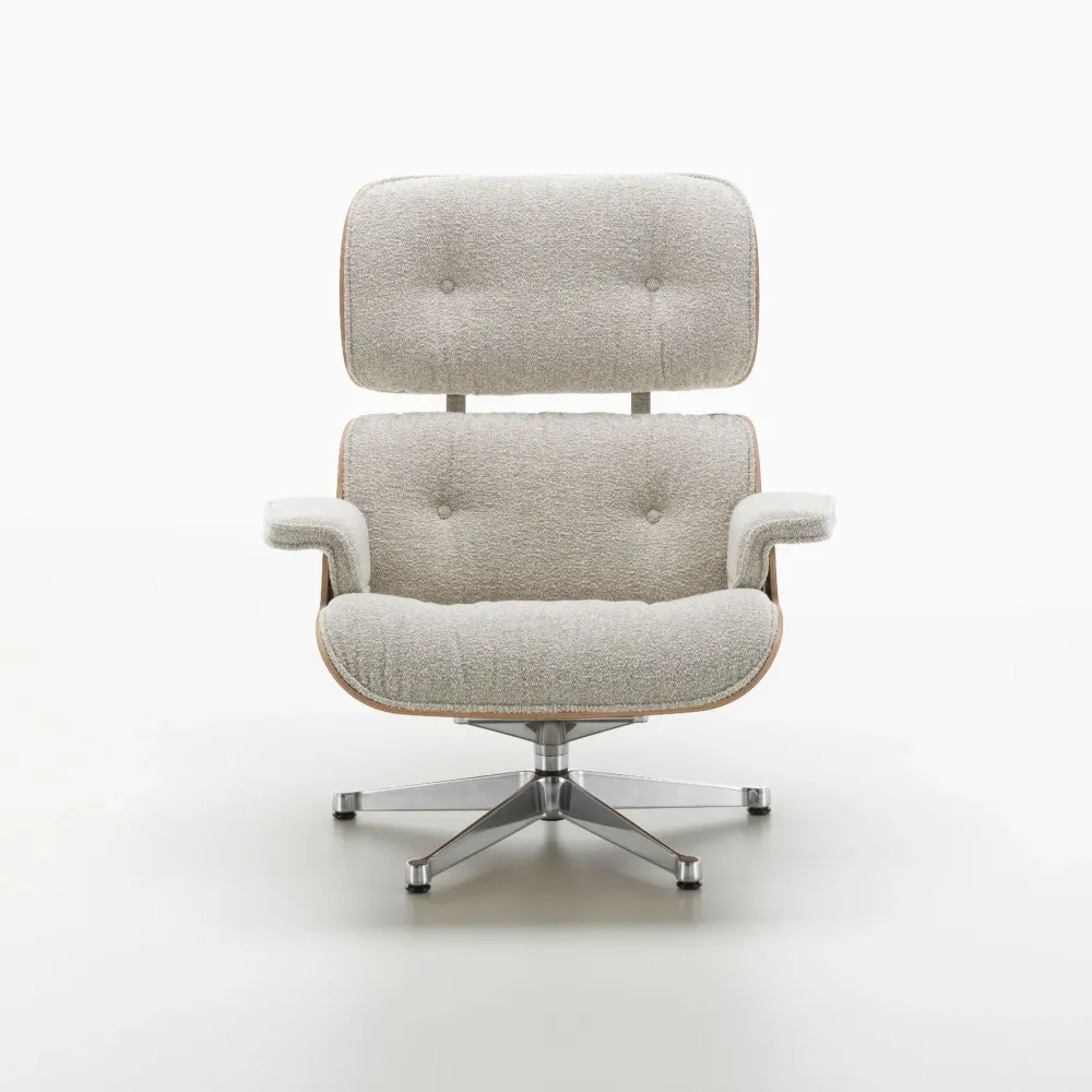 Vitra Eames Loungechair Nubia Creme/Sand kersenhout naturel